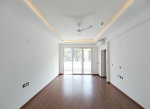 Building Lobby in 4 BHK Builder Floor at DLF Building 10, Dlf Phase ii – for Rent