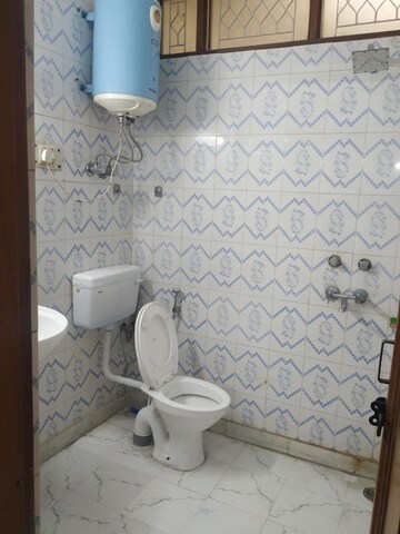 Bathroom in 1 BHK Apartment at Khirki Extension – for Rent