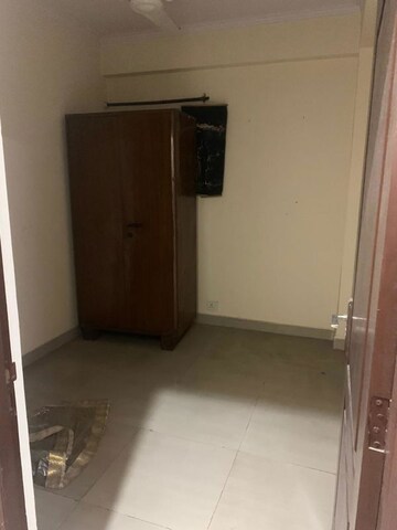 Room in 2.5 BHK Apartment at Saviour Park, Mohan Nagar – for Rent