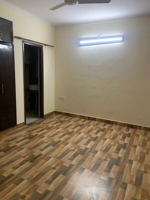 Room in 2.5 BHK Apartment at Saviour Park, Mohan Nagar – for Rent