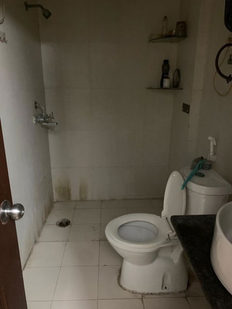 Bathroom, saviour-park 2.5 Bedroom 1265 Sq.Ft. Apartment In Mohan Nagar Ghaziabad 10060201