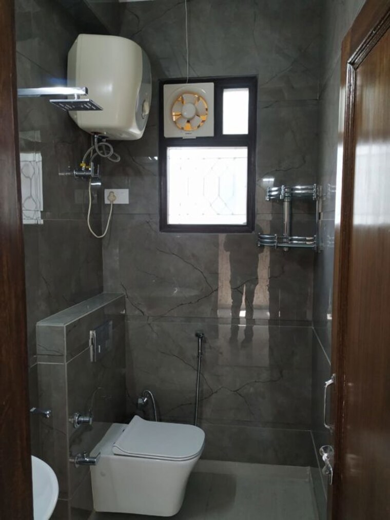 Bathroom, khirki extension 2 Bedroom 900 Sq.Ft. Apartment In Khirki Extension Delhi 10060206