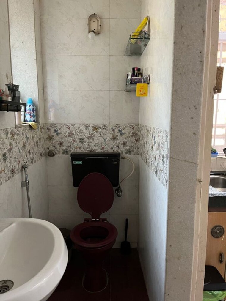 Bathroom, anand-chs-matunga 1 Bedroom 460 Sq.Ft. Apartment In Matunga East Mumbai 10060222