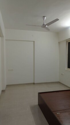 2 BHK Apartment For Rent in Dosti Eastern Bay