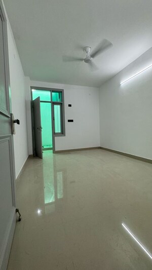 Room in 2 BHK Apartment at Chattarpur – for Rent