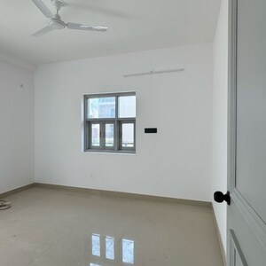 Room in 2 BHK Apartment at Chattarpur – for Rent