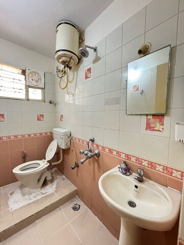 Team Area in 3 BHK Apartment at Indiranagar – for Rent