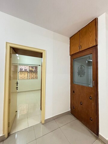 Room in 3 BHK Apartment at Indiranagar – for Rent