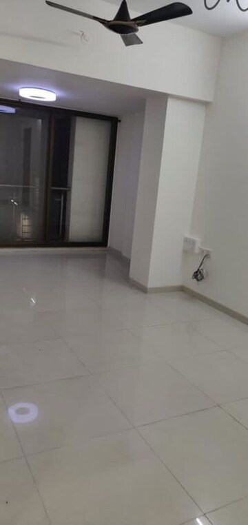 Room in 2 BHK Apartment at Kurla East – for Rent