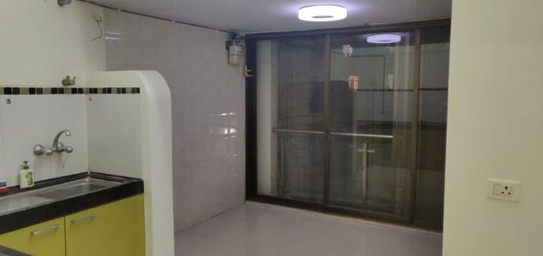 Room, kurla east 2 Bedroom 600 Sq.Ft. Apartment In Kurla East Mumbai 10060263