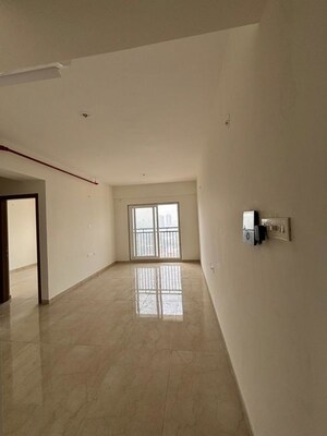 Room in 2 BHK Apartment at Shapoorji Pallonji BKC 28, Bandra East – for Rent