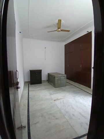Bathroom in 3.5 BHK Builder Floor at Swaran Nagri, Sector 31 – for Rent