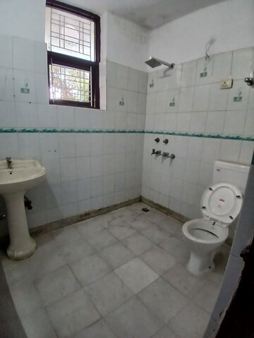 Bathroom in 3.5 BHK Builder Floor at Swaran Nagri, Sector 31 – for Rent