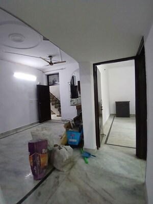 Building Lobby in 3.5 BHK Builder Floor at Swaran Nagri, Sector 31 – for Rent