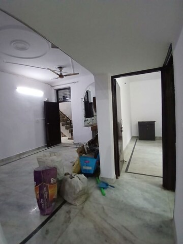 Building Lobby in 3.5 BHK Builder Floor at Swaran Nagri, Sector 31 – for Rent