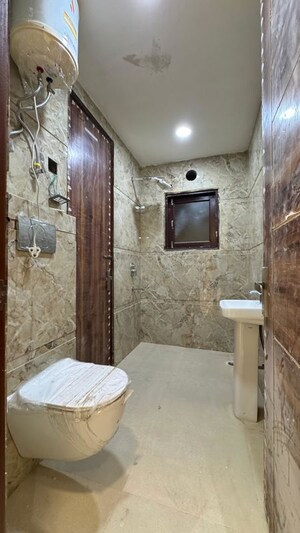 Bathroom in 3 BHK Builder Floor at Palm Residency Chhatarpur, Chattarpur – for Rent