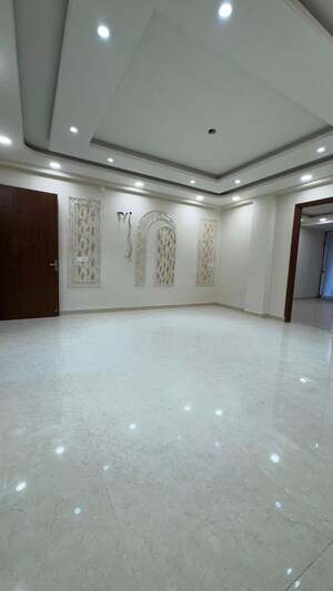 Room in 3 BHK Builder Floor at Palm Residency Chhatarpur, Chattarpur – for Rent