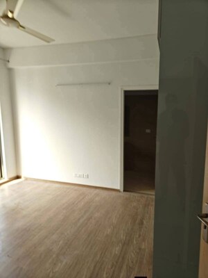 Room in 1 BHK Apartment at DLF Cyber SEZ, Sector 24 – for Rent