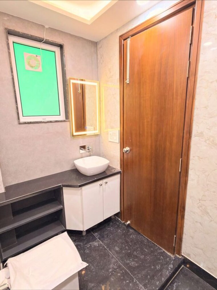 Bathroom, dlf-cyber-sez 2 Bedroom 1345 Sq.Ft. Apartment In Sector 24 Gurgaon 10060342