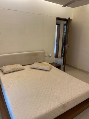 Room in 2 BHK Apartment at Himath Ghar Khar West, Khar West – for Rent