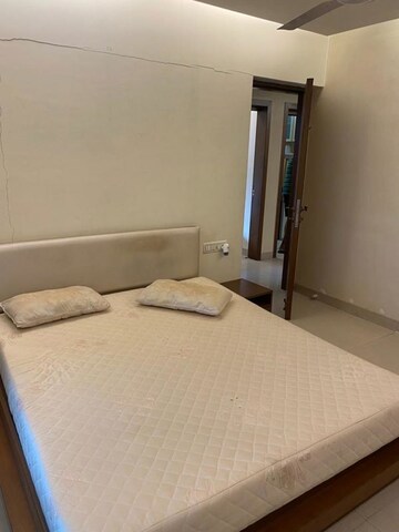 Room in 2 BHK Apartment at Himath Ghar Khar West, Khar West – for Rent