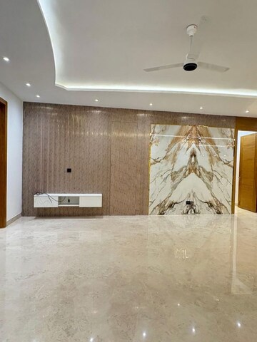 Room in 2.5 BHK Apartment at DLF Cyber Park, Sector 20 – for Rent