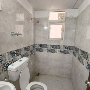 Bathroom in 2 BHK Apartment at Signature Global City 63A, Sector 63a – for Rent