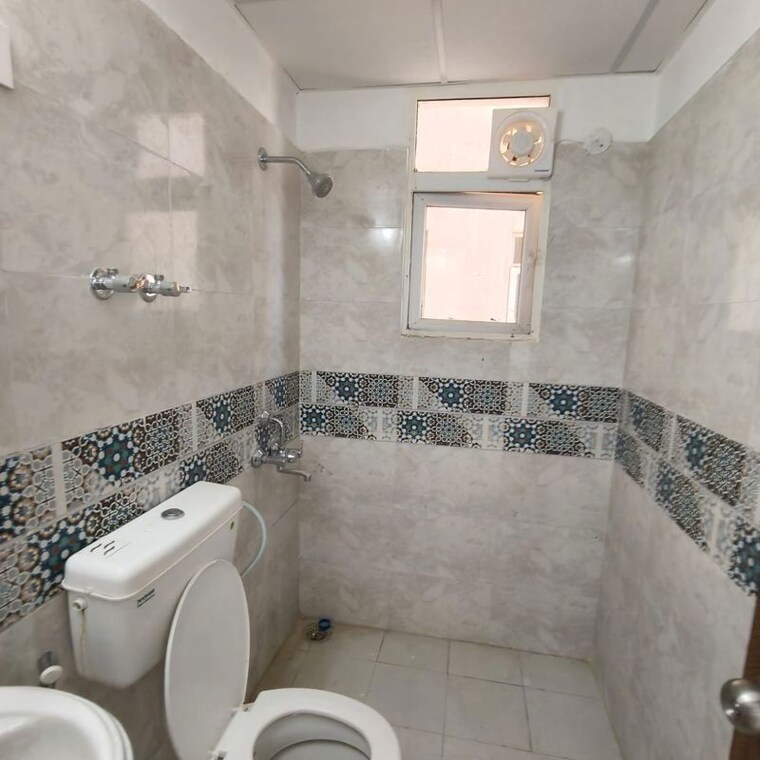 Bathroom, signature-global-city-63a 2 Bedroom 1050 Sq.Ft. Apartment In Sector 63a Gurgaon 10060380