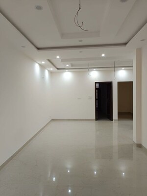 Room in 6 BHK Independent House at Dhakoli – for Sale