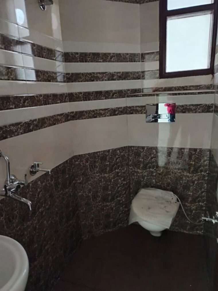 Bathroom, dhakoli 6 Bedroom 2000 Sq.Ft. Independent House In Dhakoli Zirakpur 10060437