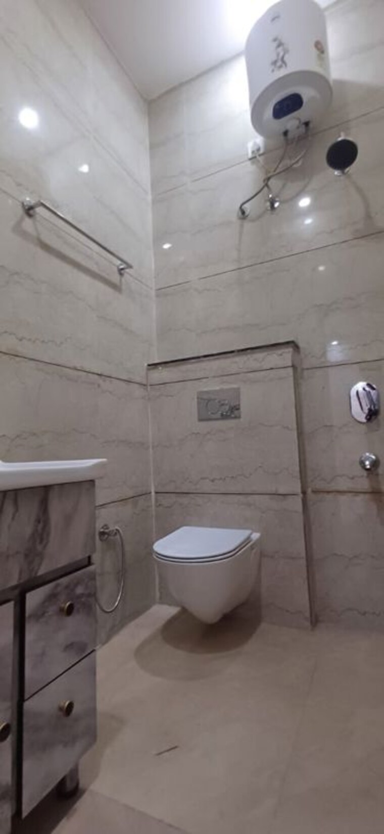 Bathroom, pir machalla 3 Bedroom 1450 Sq.Ft. Builder Floor In Pir Machalla Zirakpur 10060445