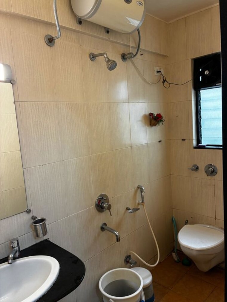 Bathroom, kothrud 3 Bedroom 1450 Sq.Ft. Apartment In Kothrud Pune 10060451
