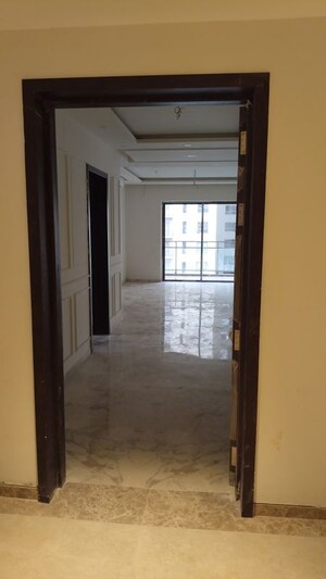 Room in 4 BHK Apartment at Century Ethos, Hebbal – for Rent