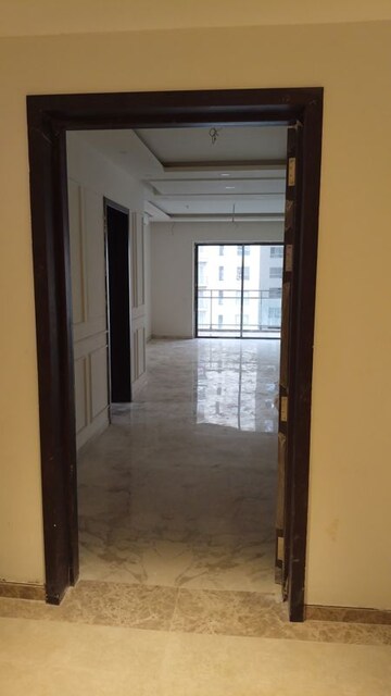 Room in 4 BHK Apartment at Century Ethos, Hebbal – for Rent