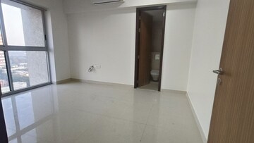 Room in 2 BHK Apartment at Lodha Venezia, Parel – for Rent