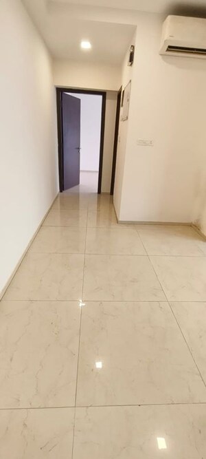 2 BHK Apartment For Rent in Ruparel Ariana, Parel