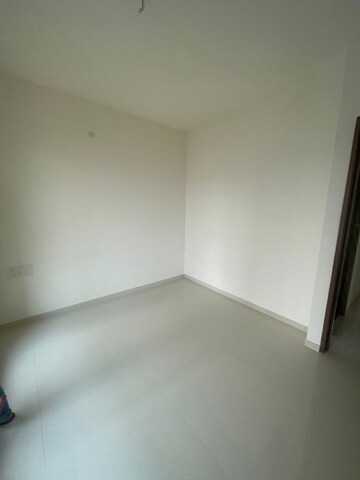 Room in 2 BHK Apartment at Runwal Sanctuary, Mulund West – for Sale