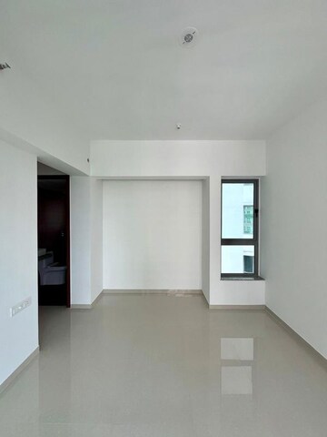 Room in 4 BHK Apartment at Kalpataru Immensa, Kolshet Road – for Sale