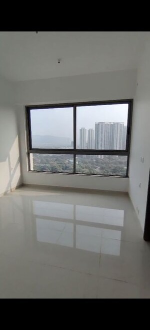 Room in 4 BHK Apartment at Kalpataru Immensa, Kolshet Road – for Sale