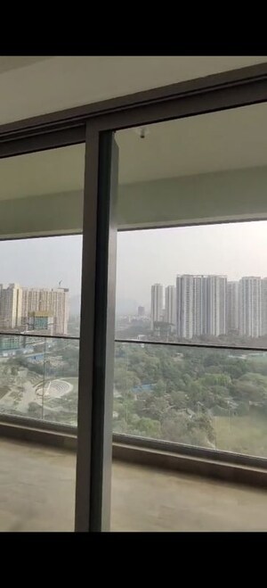 Room in 4 BHK Apartment at Kalpataru Immensa G, Kolshet Road – for Sale