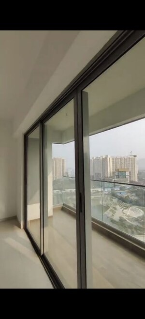 Room in 4 BHK Apartment at Kalpataru Immensa G, Kolshet Road – for Sale