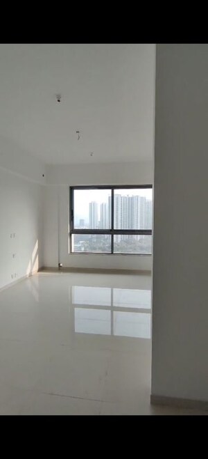 Room in 4 BHK Apartment at Kalpataru Immensa G, Kolshet Road – for Sale