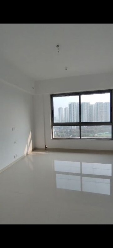 Room in 4 BHK Apartment at Kalpataru Immensa G, Kolshet Road – for Sale