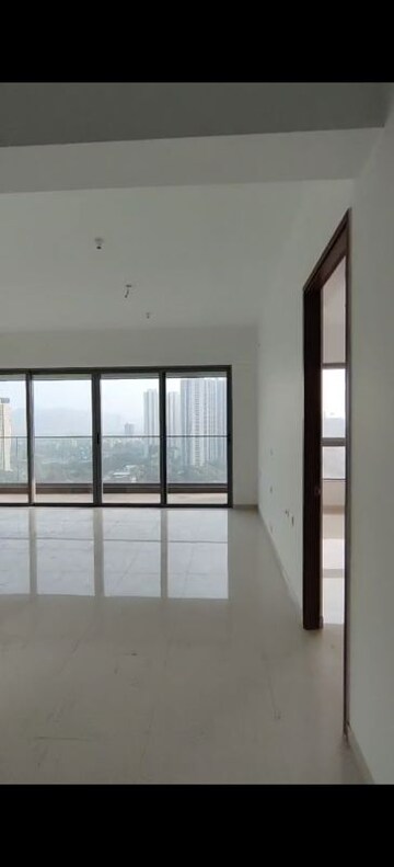 Room in 4 BHK Apartment at Kalpataru Immensa G, Kolshet Road – for Sale