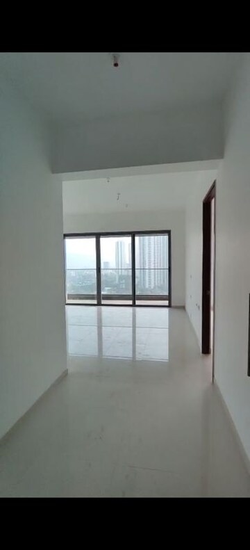 Room in 4 BHK Apartment at Kalpataru Immensa G, Kolshet Road – for Sale