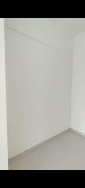 Room in 4 BHK Apartment at Kalpataru Immensa G, Kolshet Road – for Sale