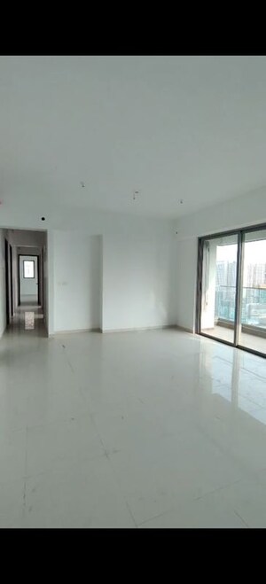 Room in 4 BHK Apartment at Kalpataru Immensa G, Kolshet Road – for Sale