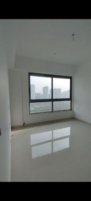 Room in 4 BHK Apartment at Kalpataru Immensa G, Kolshet Road – for Sale