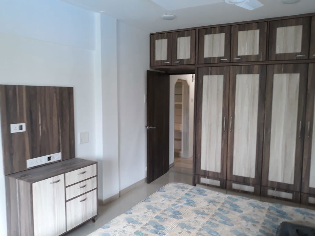 3 BHK + Servant Room Apartment For Sale in Pali Hill