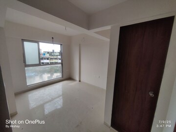 Room in 2 BHK Apartment at Millionaire Heritage, Andheri West – for Sale